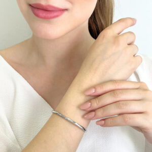 Bracelete Redondo Liso Fino com banho em Ródio Branco